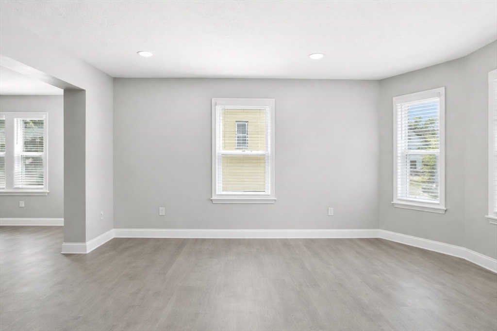 25 Dawes Street Springfield, MA 01109 - Photo 3 of 10