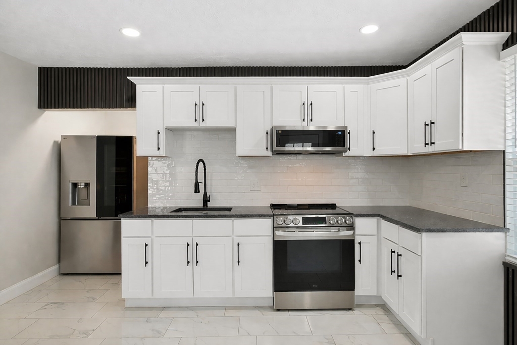 25 Dawes Street Springfield, MA 01109 - Photo 5 of 10