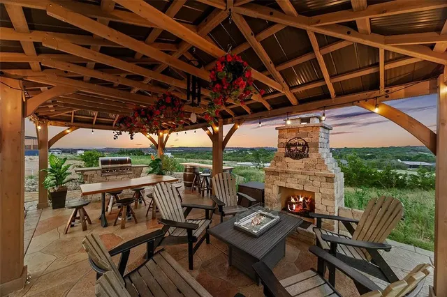 a view of outdoor space