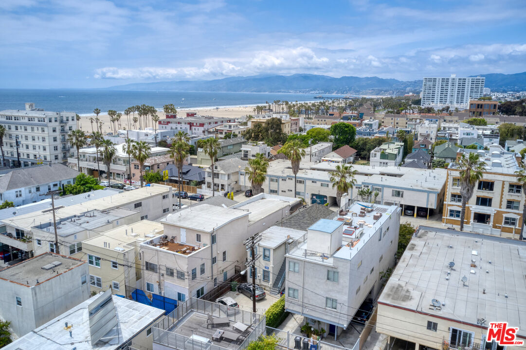 44 Rose Avenue Venice, CA 90291 - Photo 18 of 33 a view of city
