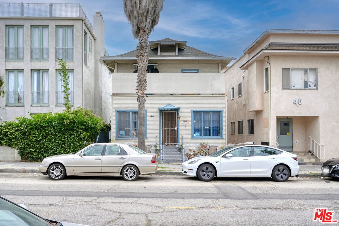 44 Rose Avenue Venice, CA 90291 - Photo 2 of 33 a car parked in front of a building