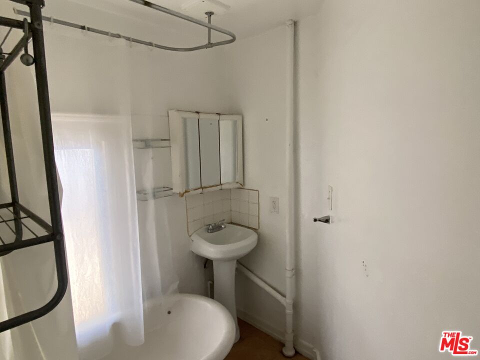 44 Rose Avenue Venice, CA 90291 - Photo 21 of 33 a bathroom with a sink a toilet and shower