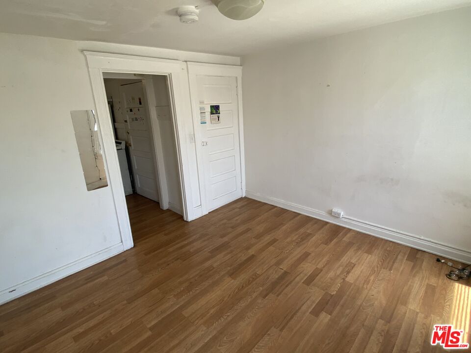 44 Rose Avenue Venice, CA 90291 - Photo 25 of 33 an empty room with wooden floor and entrance