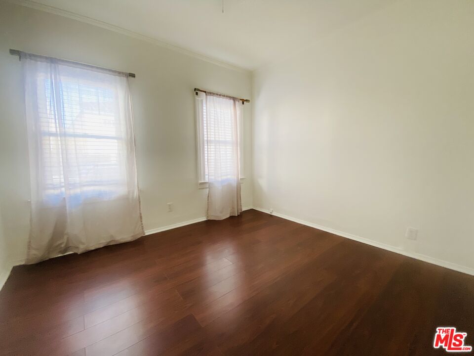 44 Rose Avenue Venice, CA 90291 - Photo 30 of 33 an empty room with wooden floor and windows