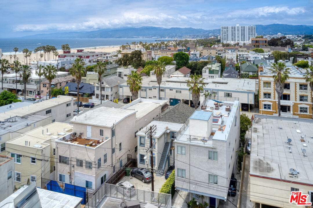 44 Rose Avenue Venice, CA 90291 - Photo 7 of 33 a view of city