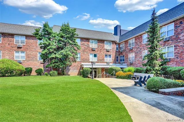 $449,000 | 30 Daley Place, Unit 247, Lynbrook, NY 11563