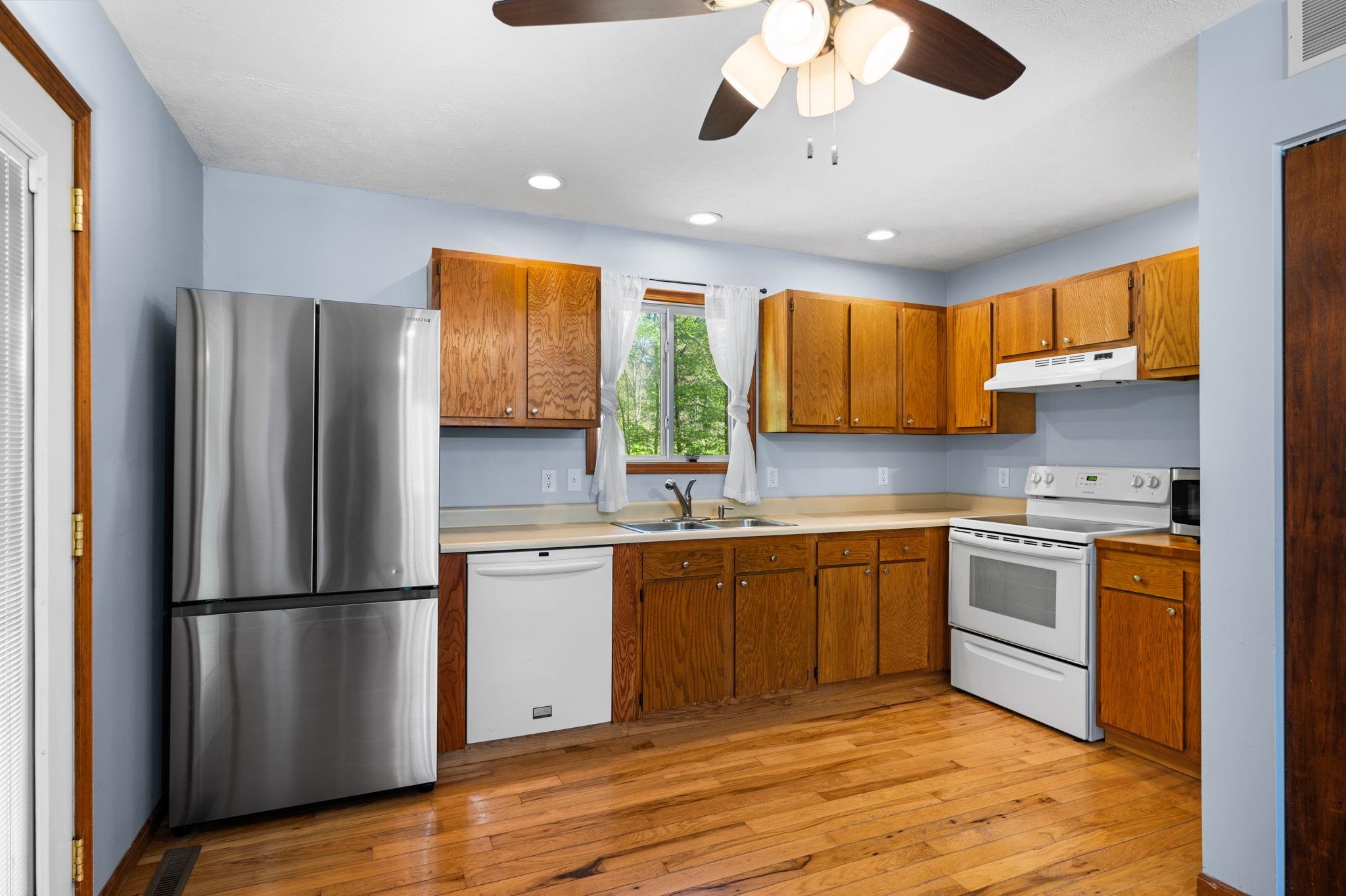 3936 Jeri Road Interlochen, MI 49643 - Photo 10 of 37