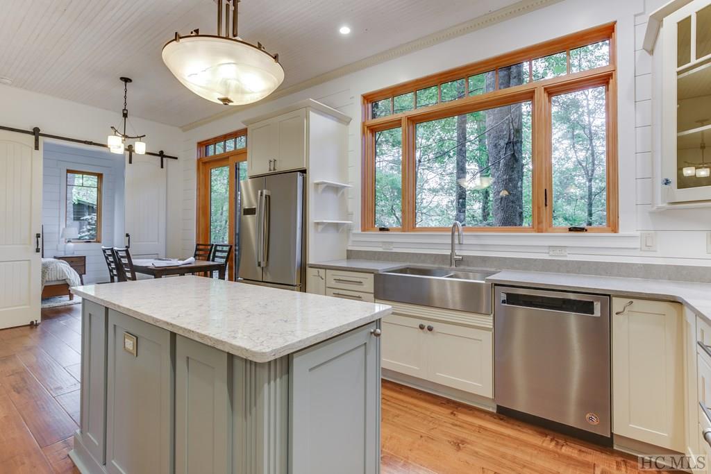 142 Wyanoak Road Highlands, NC 28741 - Photo 5 of 36 Gallery Image 5