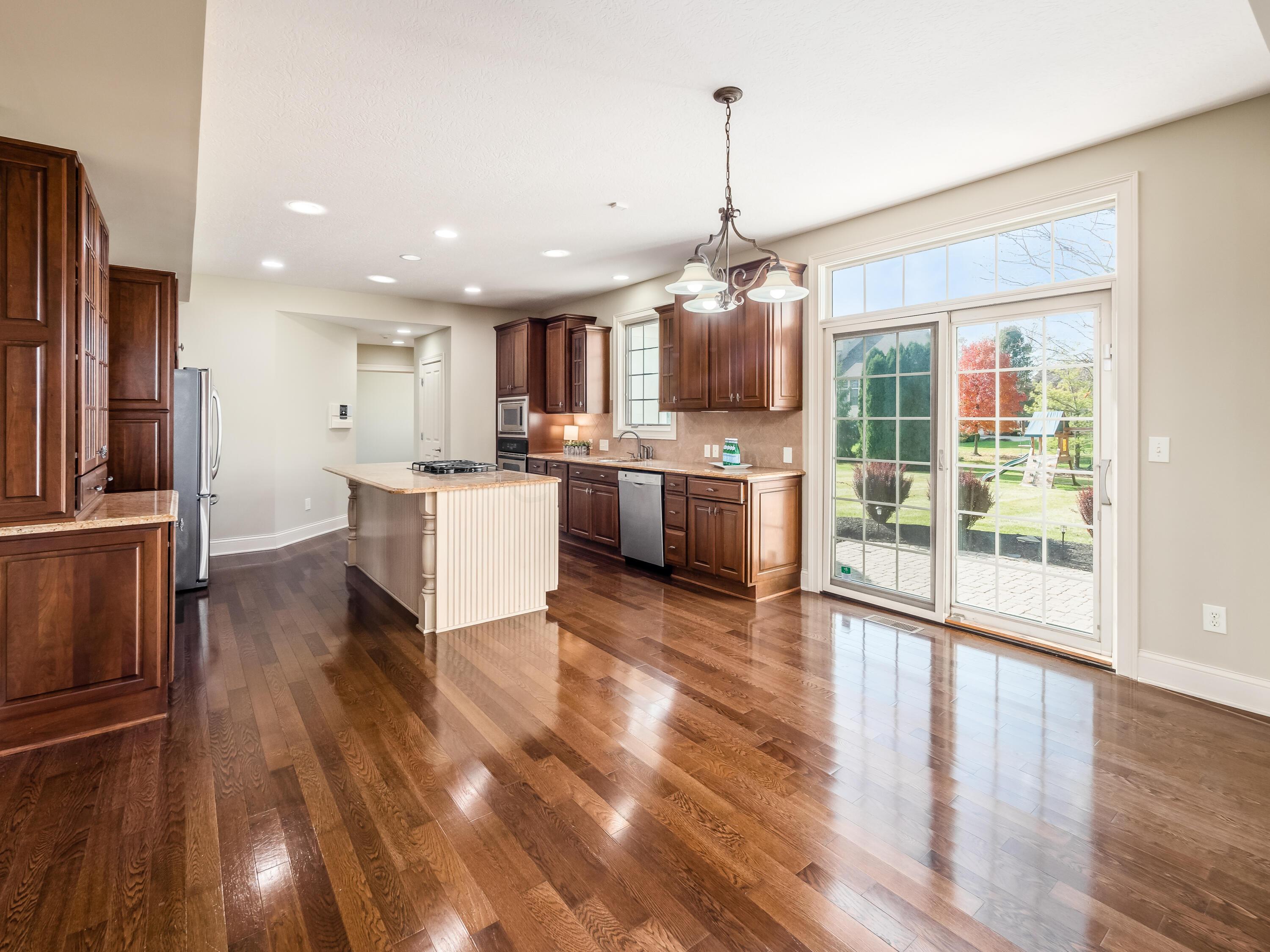 5949 Dunheath Loop Dublin, OH 43016 - Photo 15 of 57 Kitchen Eating Area