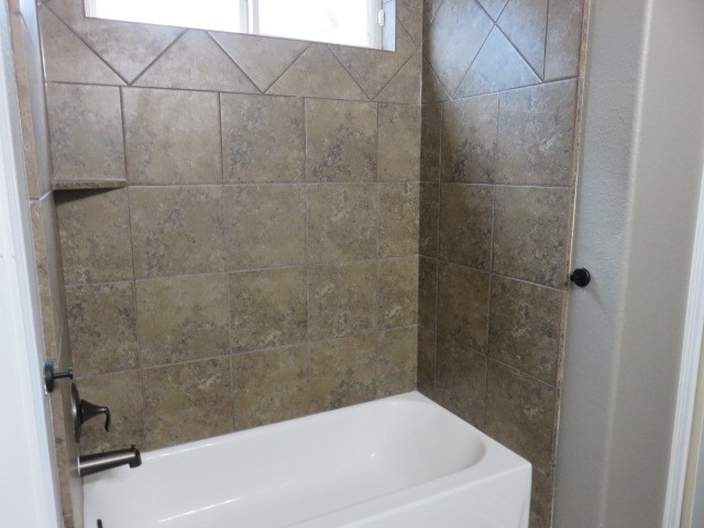 2607 Alan Lake Lane Spring, TX 77388 - Photo 13 of 42 a bathroom with a white bathtub