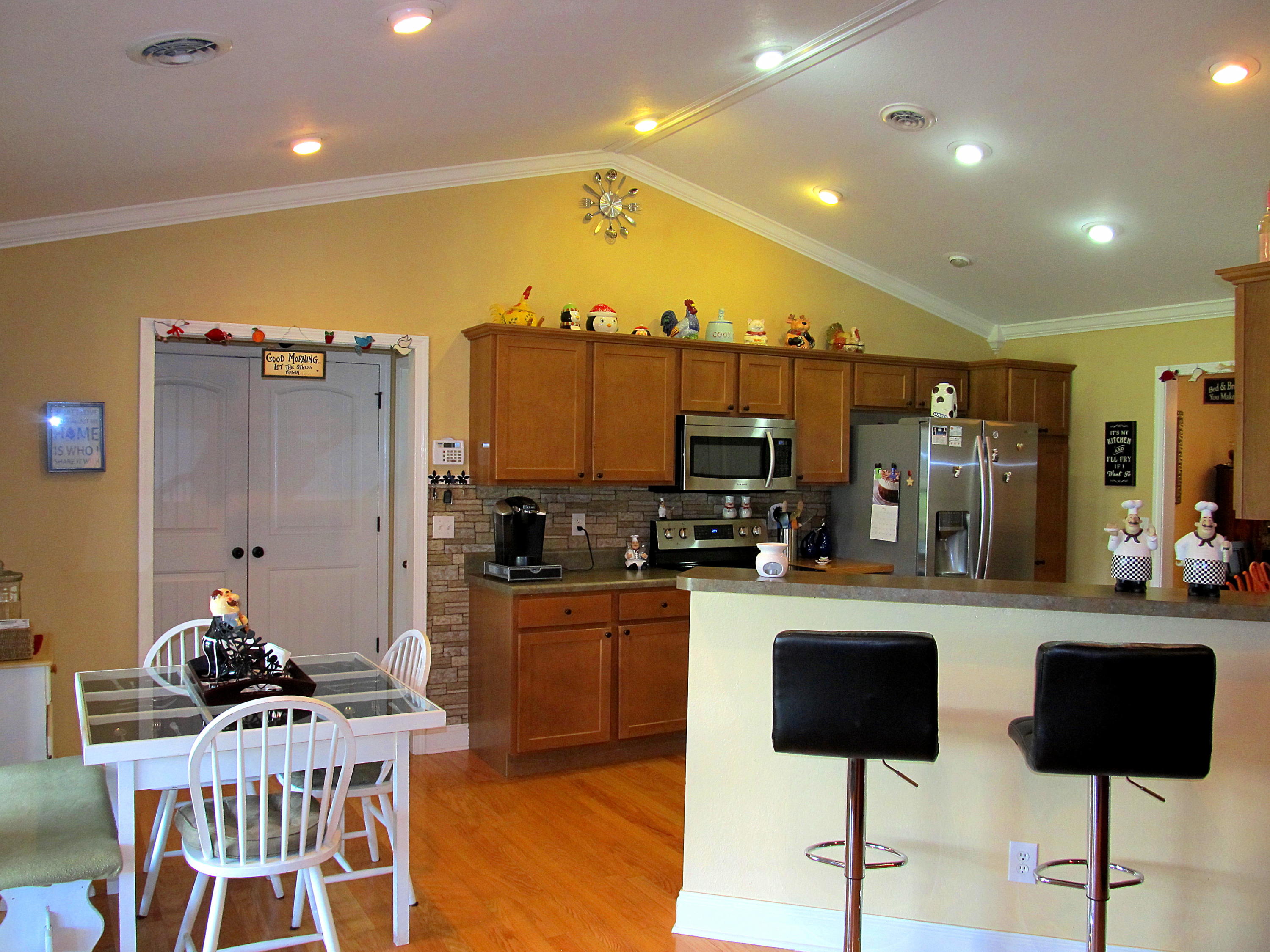 6528 Ruby June Lane Corryton, TN 37721 - Photo 14 of 27 Breakfast bar