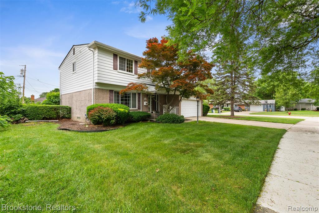 2002 Hempstead Drive Troy, MI 48083 - Photo 3 of 41