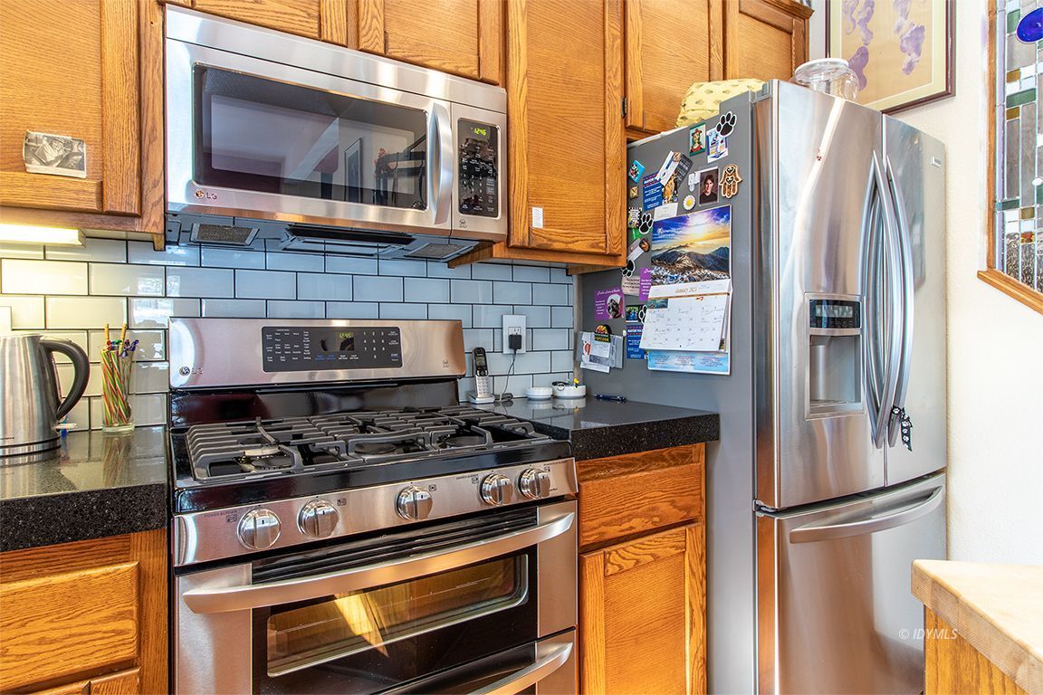 25440 Seneca Road Idyllwild, CA 92549 - Photo 11 of 68 a kitchen with stainless steel appliances granite countertop a stove a refrigerator and a microwave
