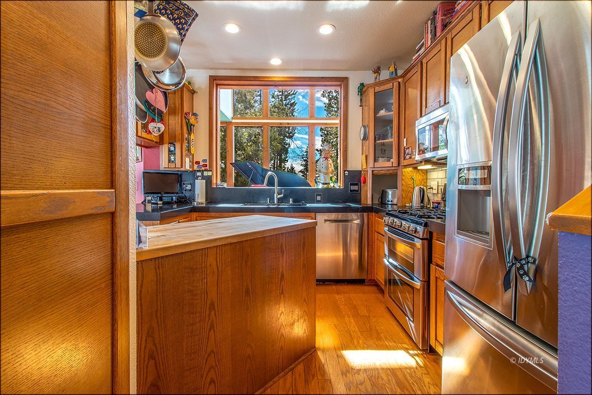 25440 Seneca Road Idyllwild, CA 92549 - Photo 12 of 68 a kitchen with stainless steel appliances granite countertop a sink and wooden floor