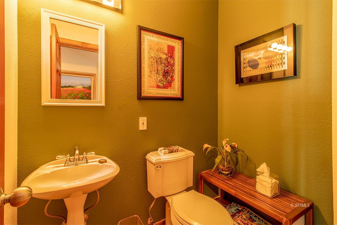 25440 Seneca Road Idyllwild, CA 92549 - Photo 30 of 68 a bathroom with sink and mirror
