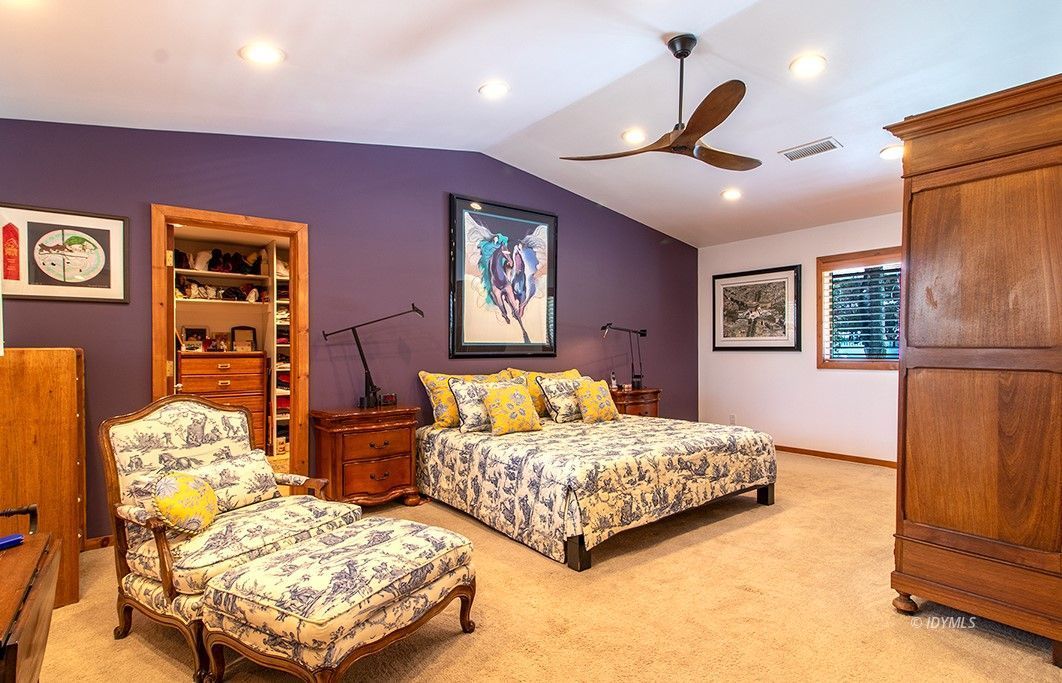 25440 Seneca Road Idyllwild, CA 92549 - Photo 36 of 68 a bedroom with two beds and a lamp