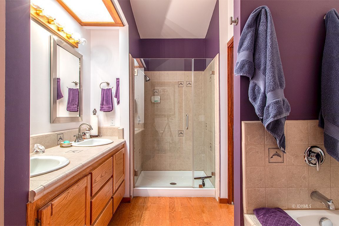 25440 Seneca Road Idyllwild, CA 92549 - Photo 43 of 68 a bathroom with a tub sink and mirror