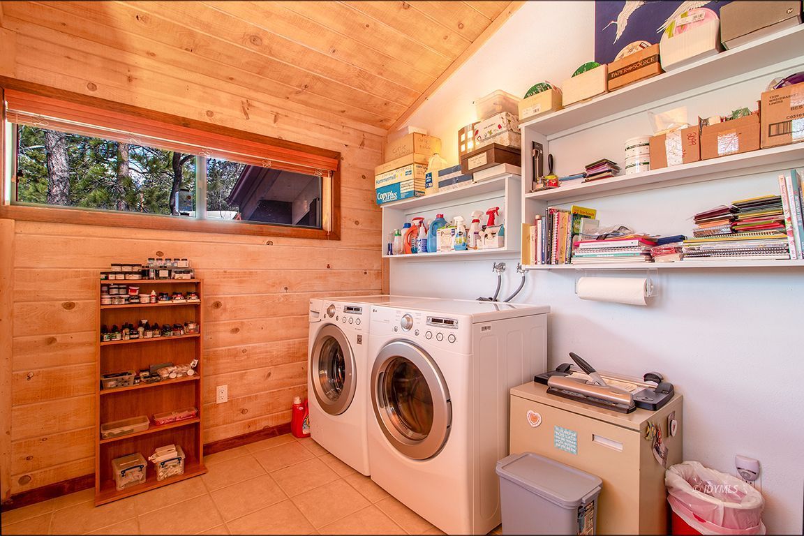 25440 Seneca Road Idyllwild, CA 92549 - Photo 50 of 68 a utility room with dryer and washer