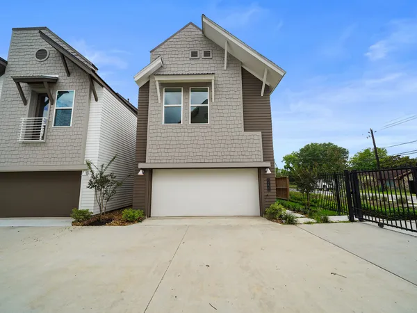 $2,300 | 7502 Carver Road, Unit C, Houston, TX 77088