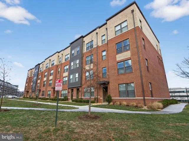 $625,000 | 55 Silverway Drive, Unit 48, Herndon, VA 20170