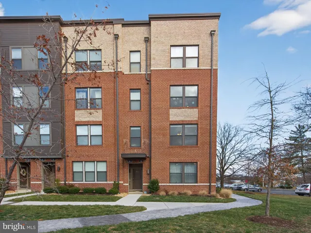 $625,000 | 55 Silverway Drive, Unit 48, Herndon, VA 20170