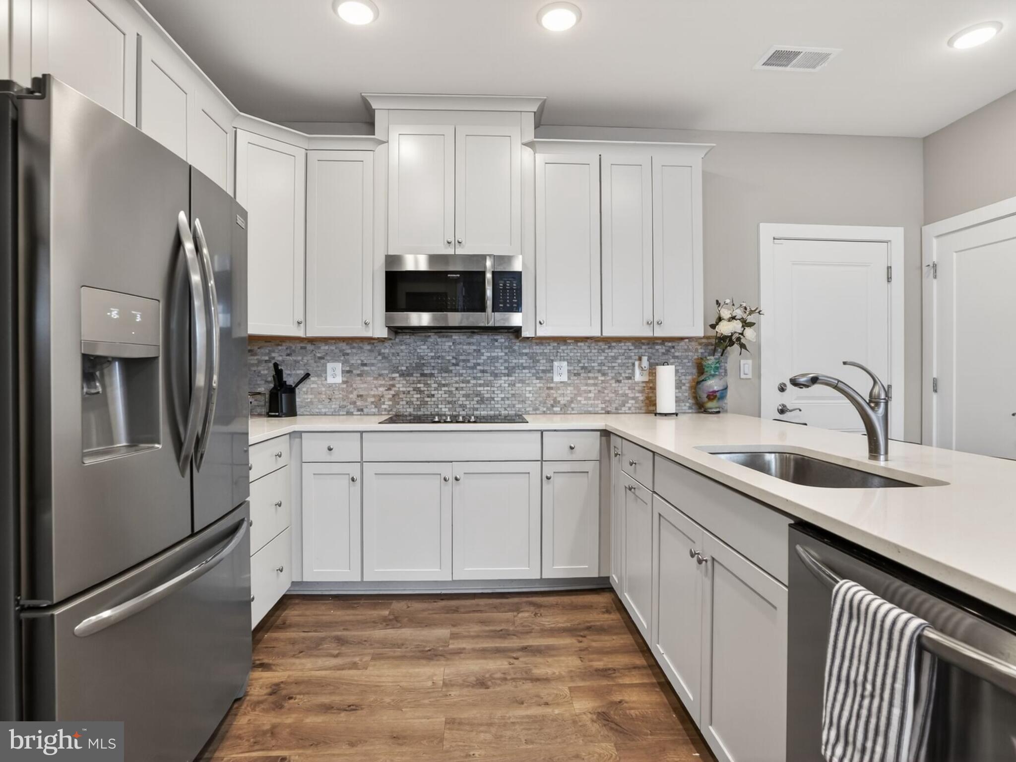 55 Silverway Drive, Unit 48 Herndon, VA 20170 - Photo 9 of 31 Kitchen is Sure to Please