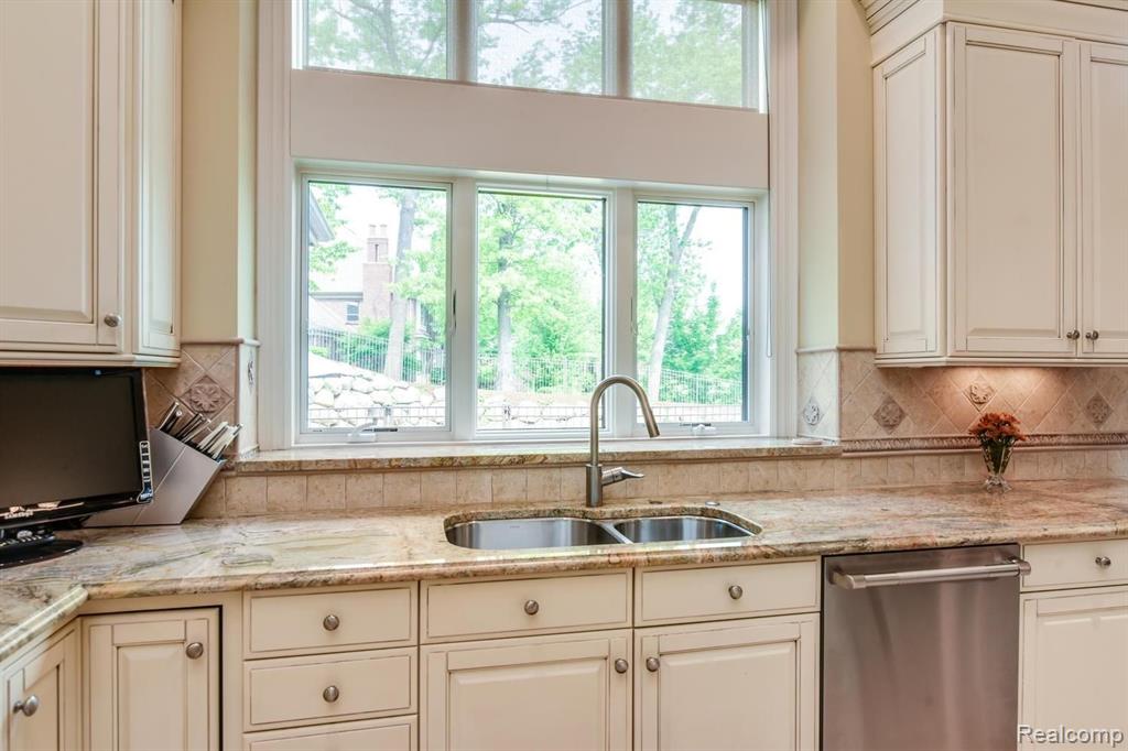 661 Langley Road Rochester Hills, MI 48309 - Photo 14 of 41