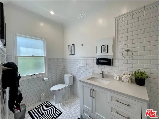 a close up view of washer and dryer