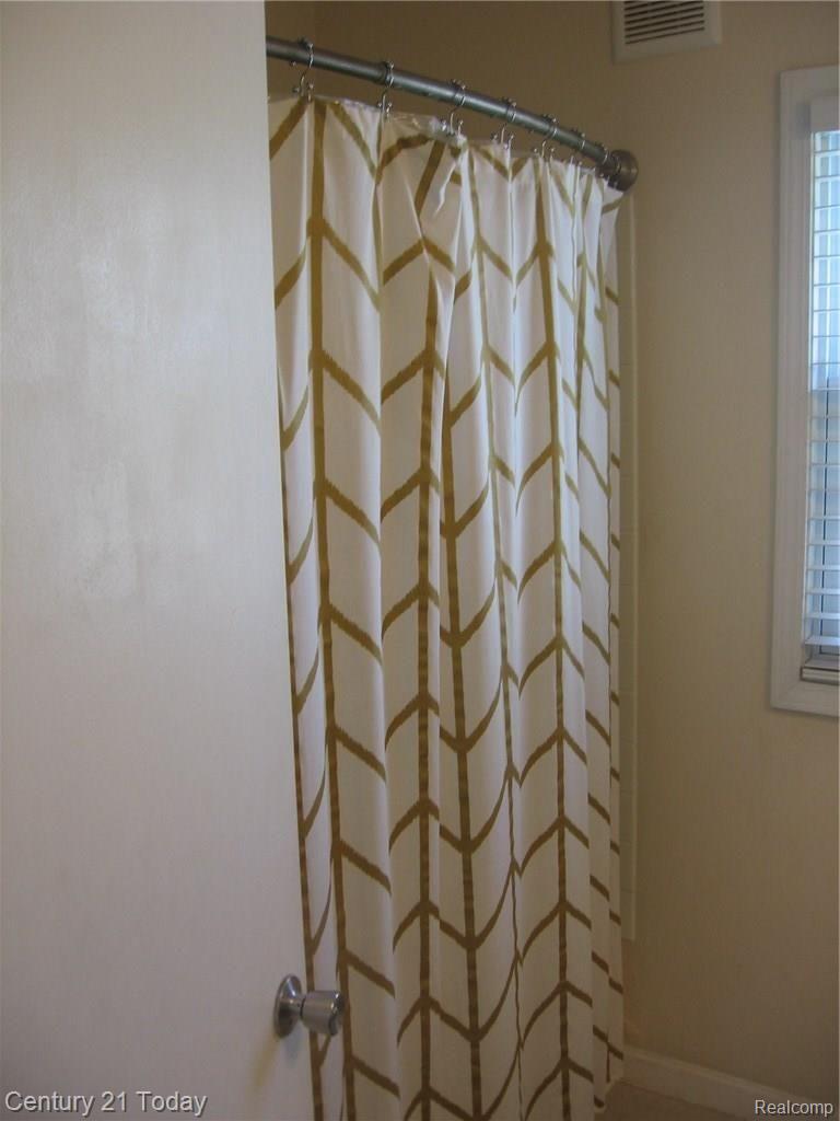 10052 Wayne Road Livonia, MI 48150 - Photo 14 of 26 IMG_1369.JPG