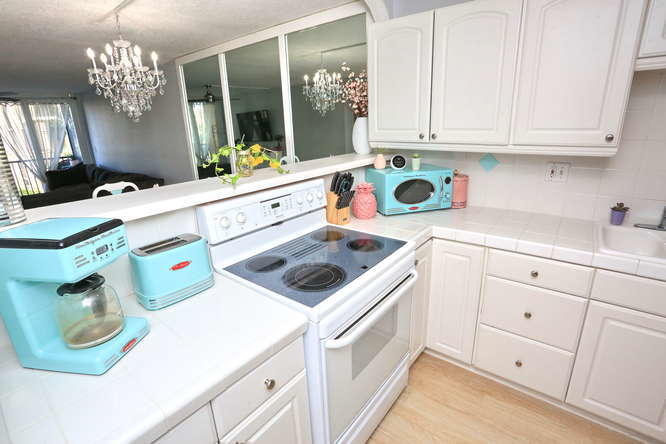 3 Royal Palm Way, Unit 306 Boca Raton, FL 33432 - Photo 13 of 43 Kitchen