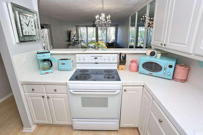 3 Royal Palm Way, Unit 306 Boca Raton, FL 33432 - Photo 14 of 43 Kitchen 2