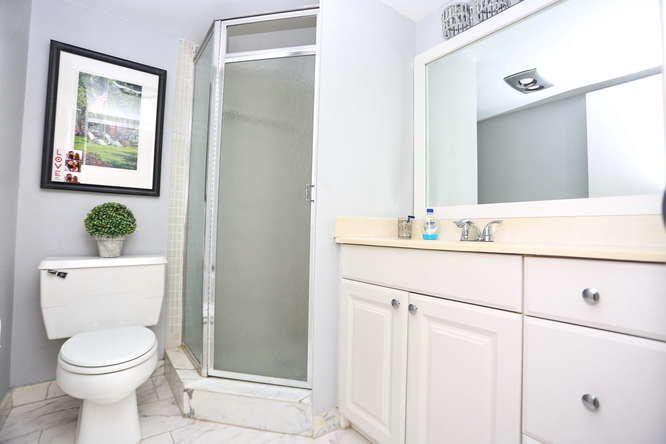 3 Royal Palm Way, Unit 306 Boca Raton, FL 33432 - Photo 22 of 43 Guest Bathroom