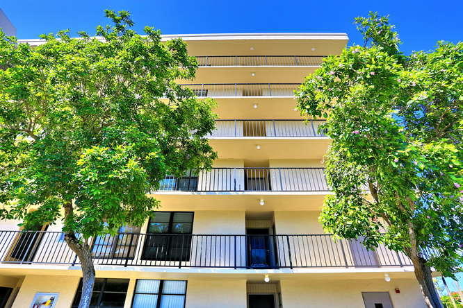 3 Royal Palm Way, Unit 306 Boca Raton, FL 33432 - Photo 4 of 43 Exterior Front 2