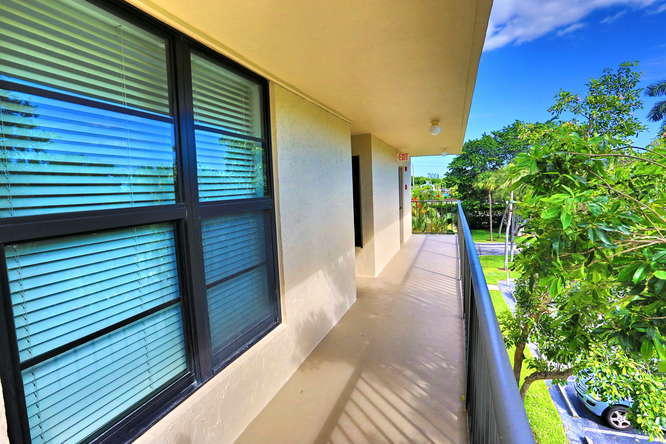 3 Royal Palm Way, Unit 306 Boca Raton, FL 33432 - Photo 6 of 43 Front Patio