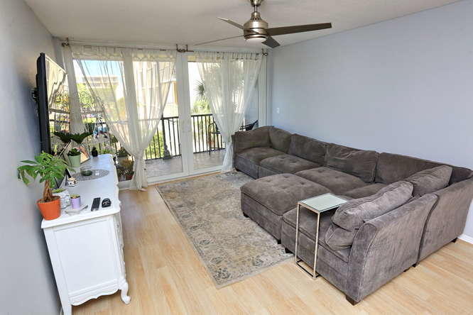 3 Royal Palm Way, Unit 306 Boca Raton, FL 33432 - Photo 9 of 43 Living Room