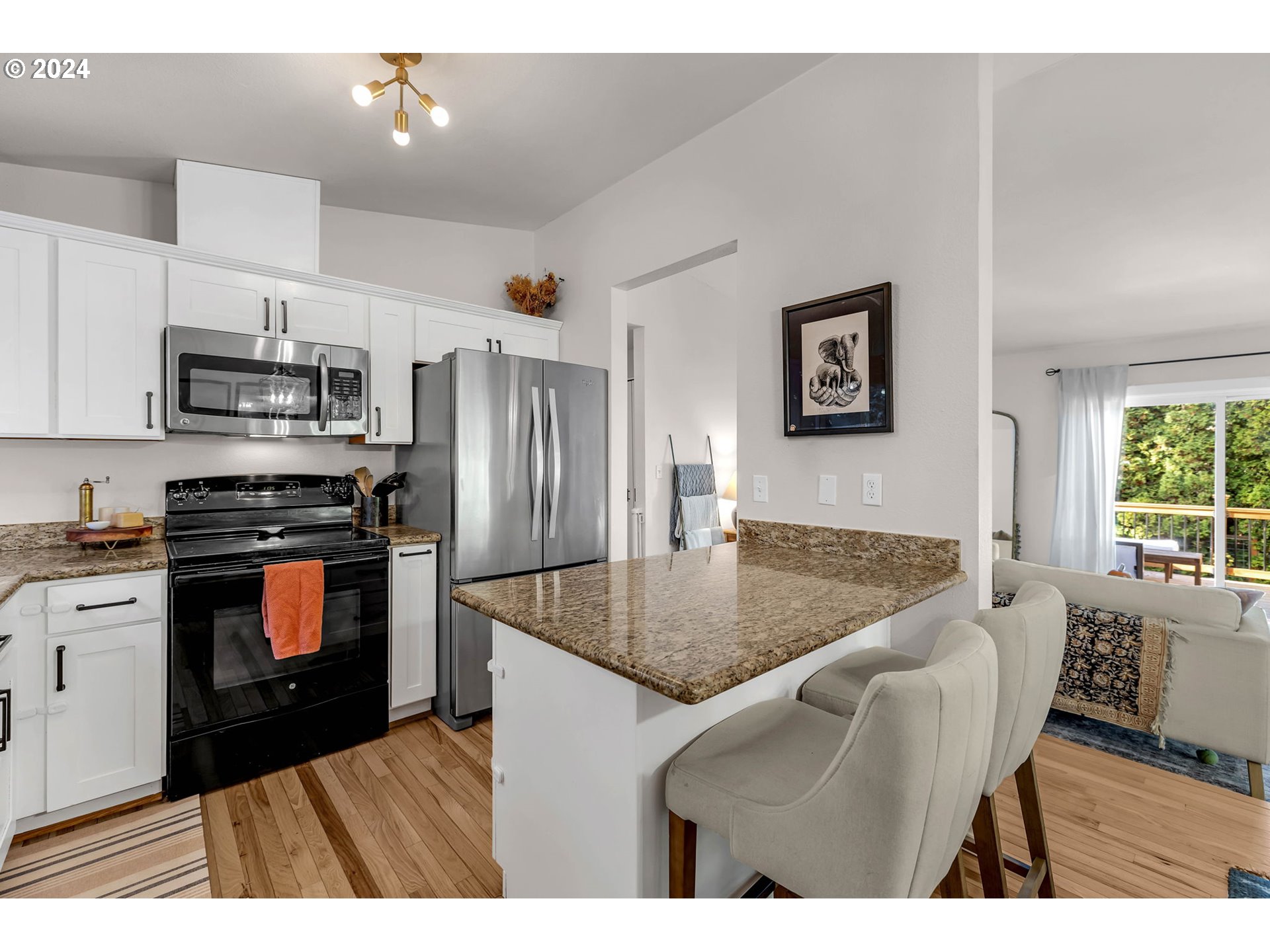 5822 Southwest Multnomah Boulevard Portland, OR 97219 - Photo 11 of 37 Kitchen