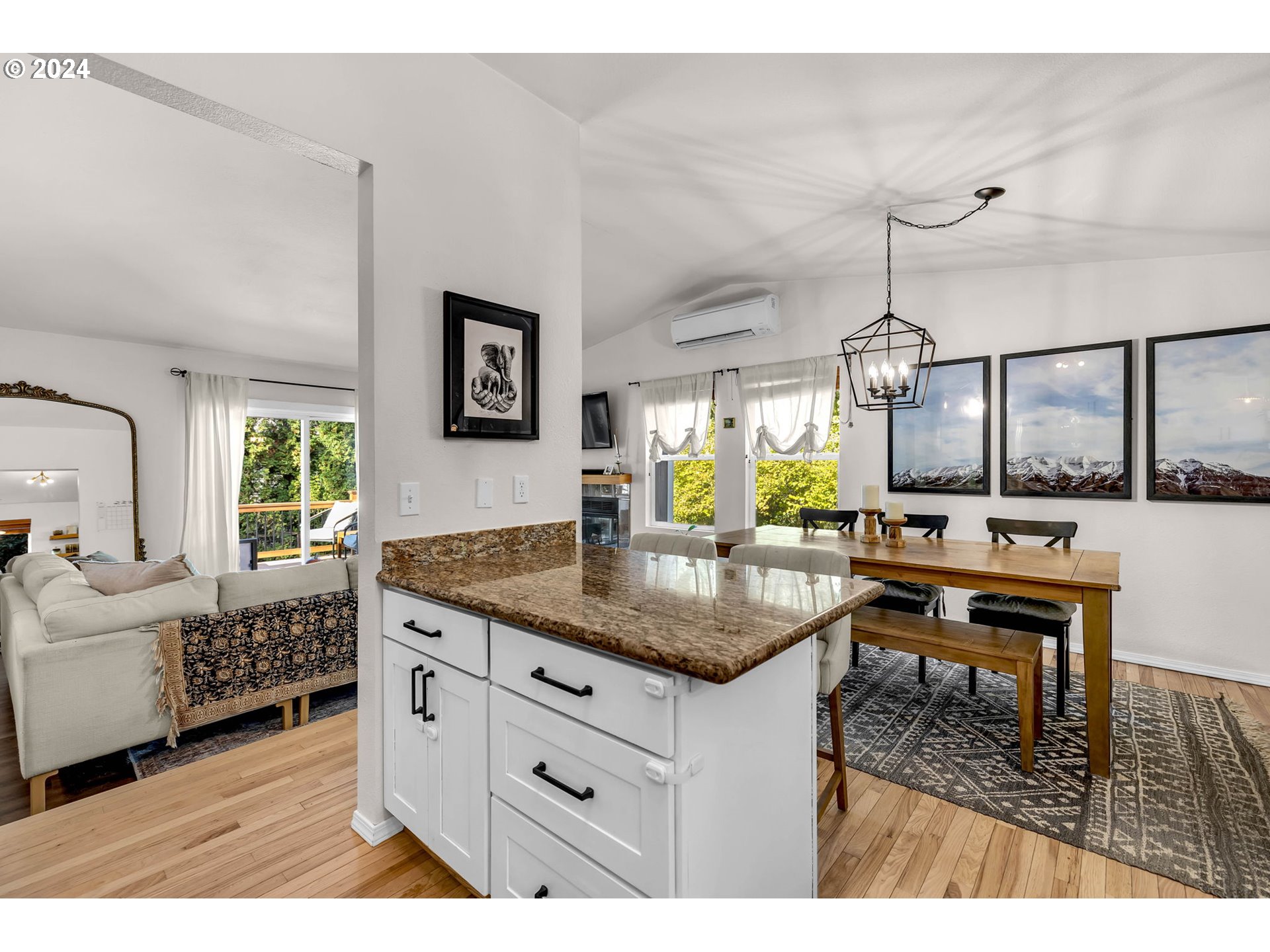 5822 Southwest Multnomah Boulevard Portland, OR 97219 - Photo 13 of 37 Kitchen/Dining Room