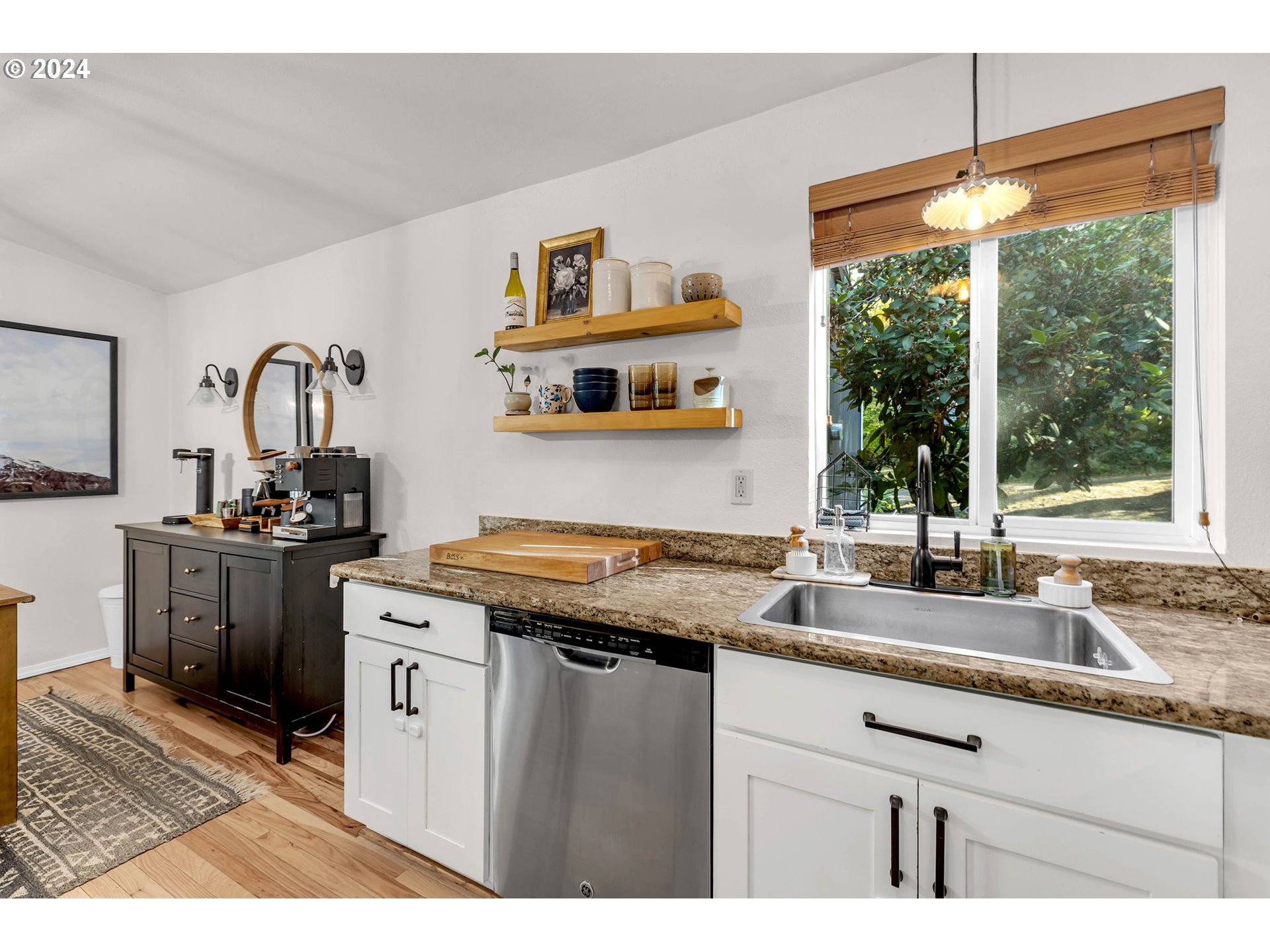 5822 Southwest Multnomah Boulevard Portland, OR 97219 - Photo 14 of 37 Kitchen