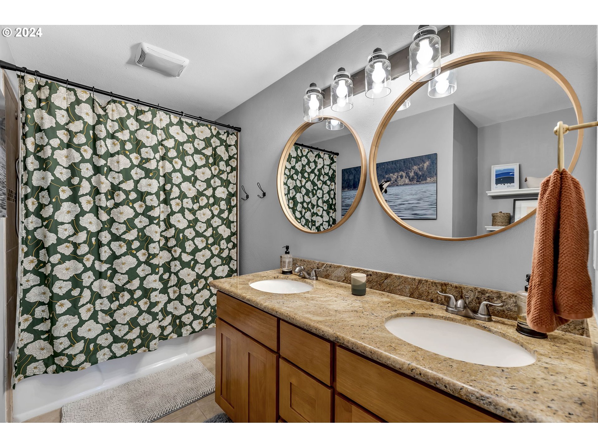 5822 Southwest Multnomah Boulevard Portland, OR 97219 - Photo 19 of 37 Bathroom, Attached