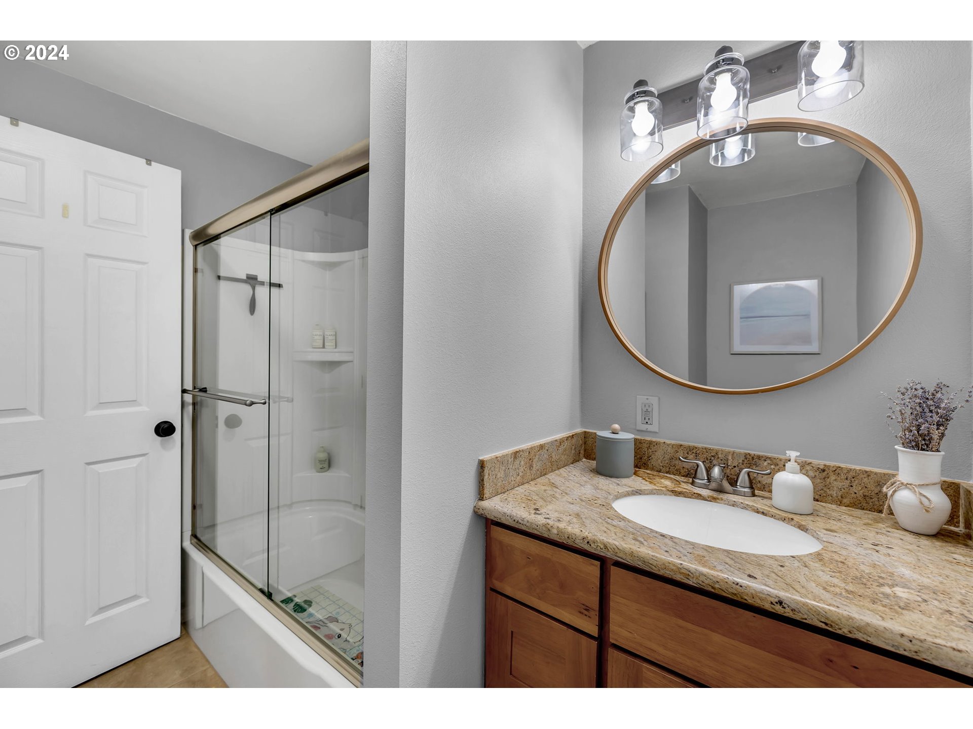 5822 Southwest Multnomah Boulevard Portland, OR 97219 - Photo 24 of 37 Bathroom