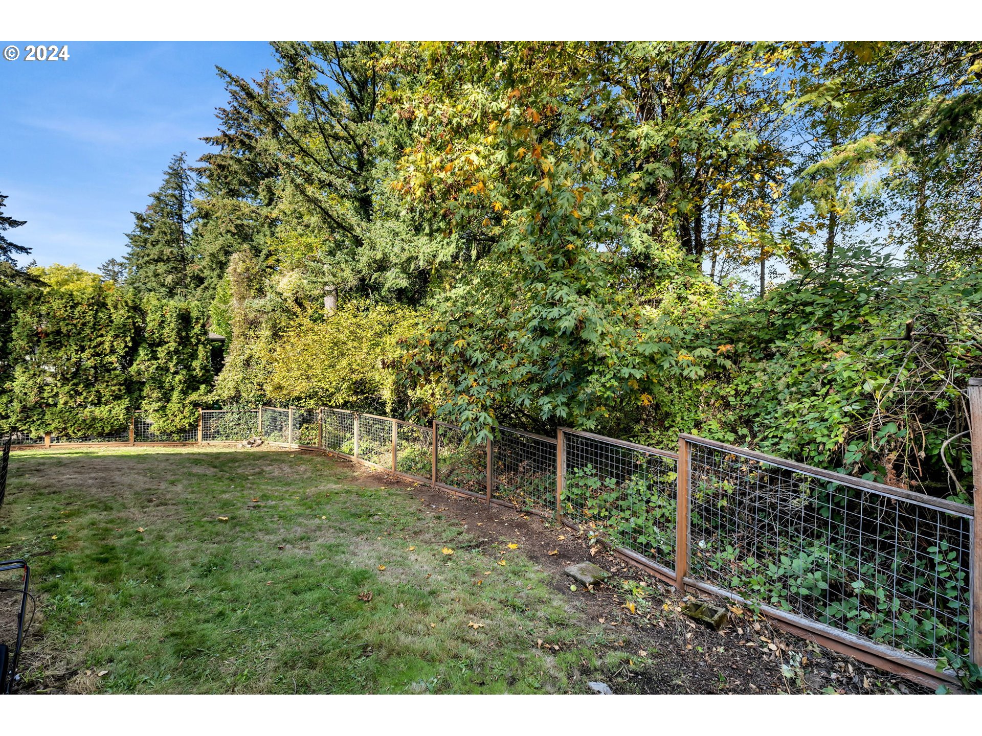 5822 Southwest Multnomah Boulevard Portland, OR 97219 - Photo 33 of 37 Yard