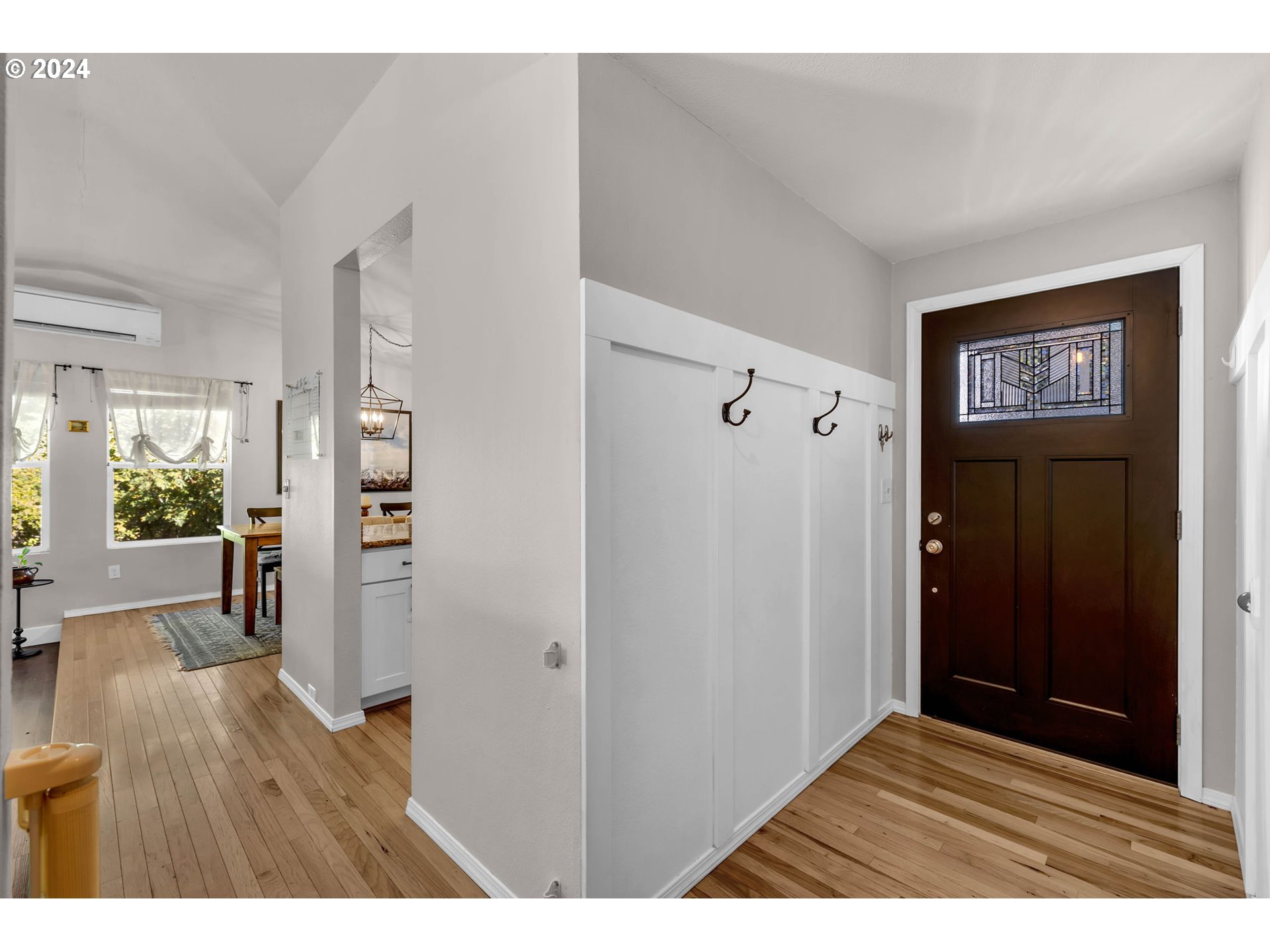 5822 Southwest Multnomah Boulevard Portland, OR 97219 - Photo 8 of 37 Entrance/Foyer