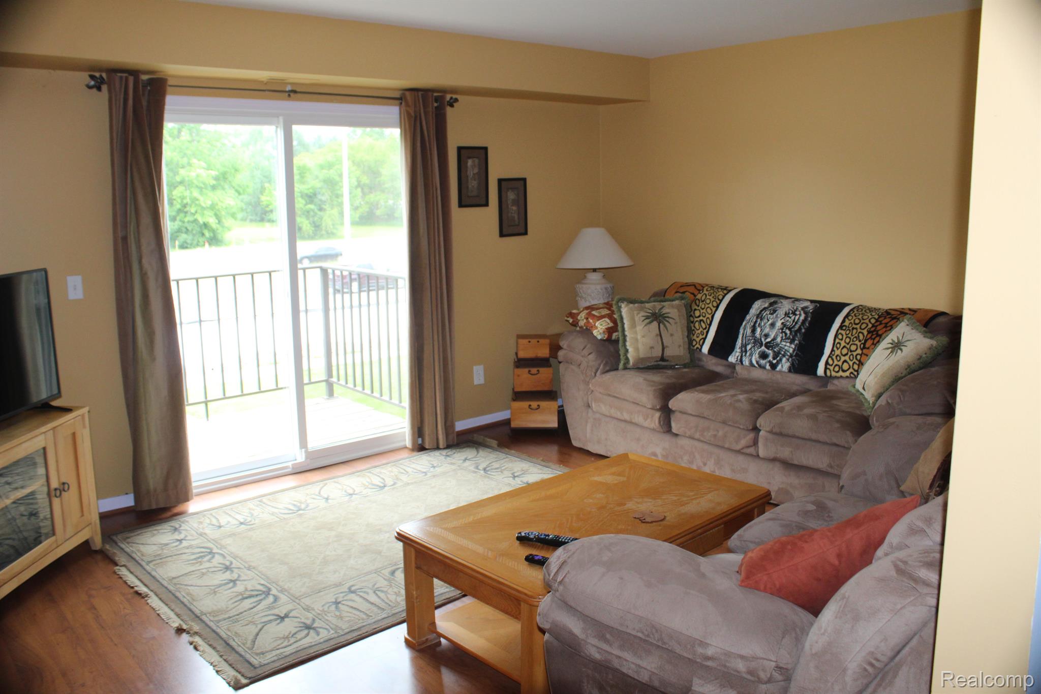 43244 Mound Road, Unit 8 Sterling Heights, MI 48314 - Photo 4 of 16 Gallery Image 4