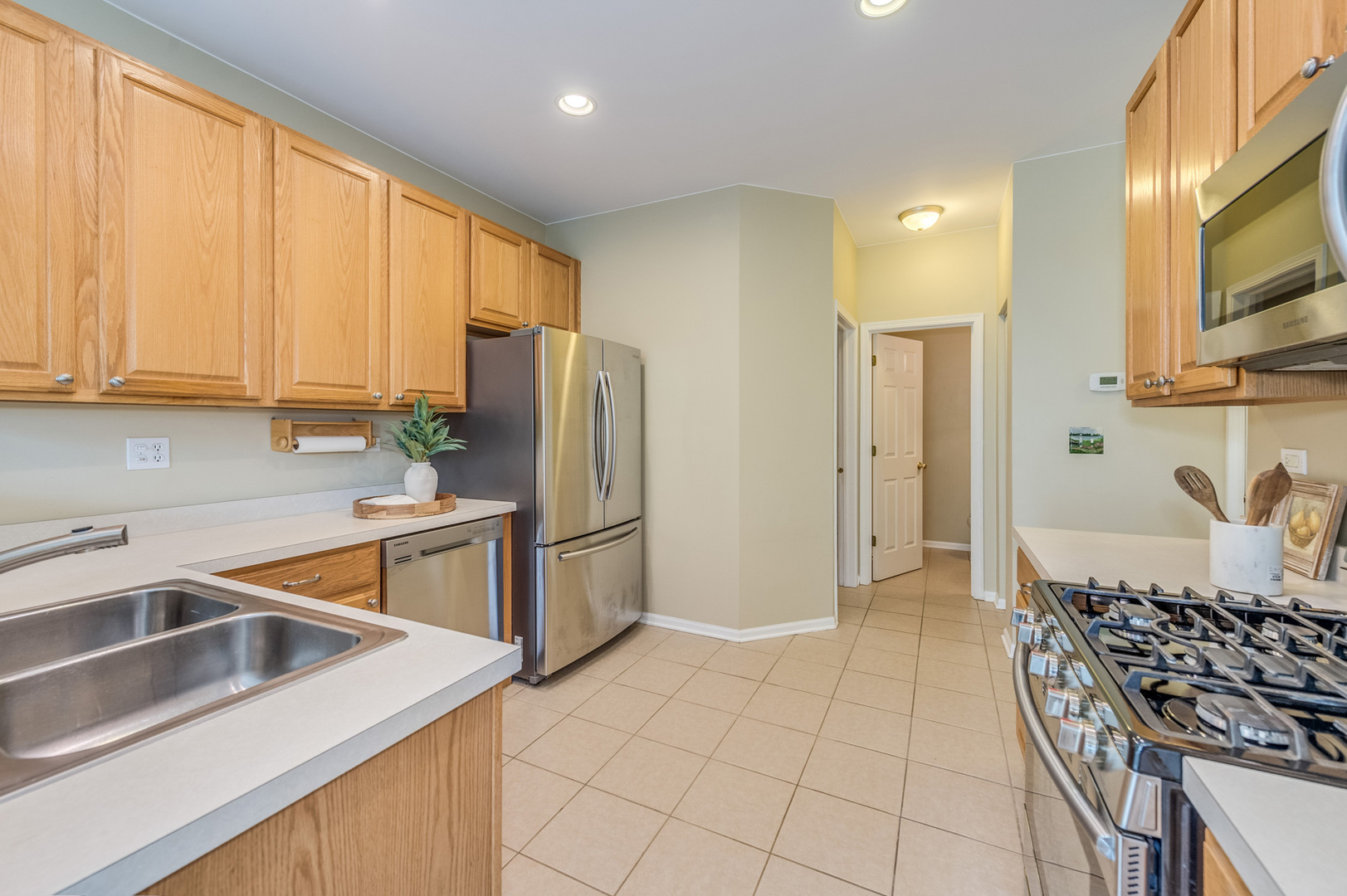 321 Grand Ridge Road, Unit 321 St. Charles, IL 60175 - Photo 12 of 36 Gallery Image 12