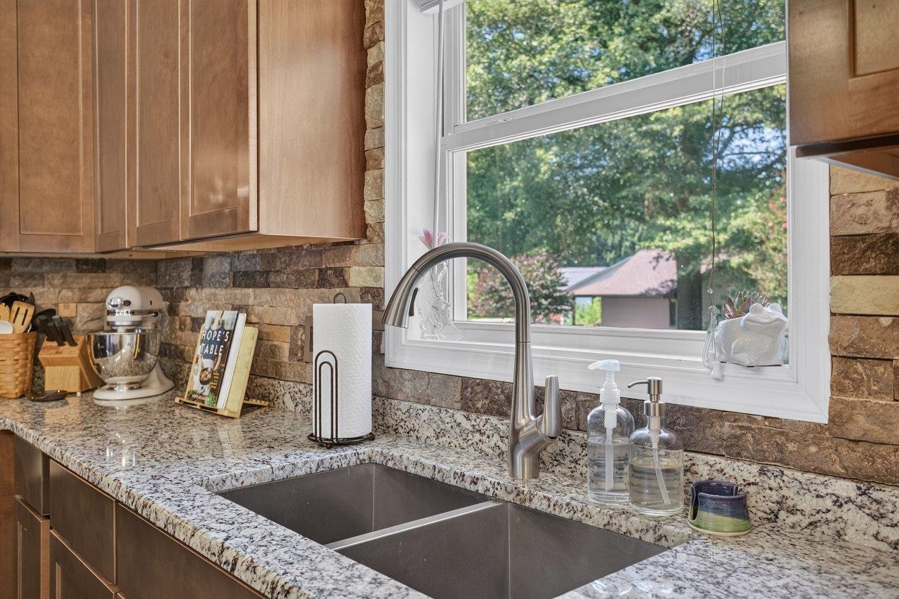 503 East Riverside Drive Bridgewater, VA 22812 - Photo 9 of 65
