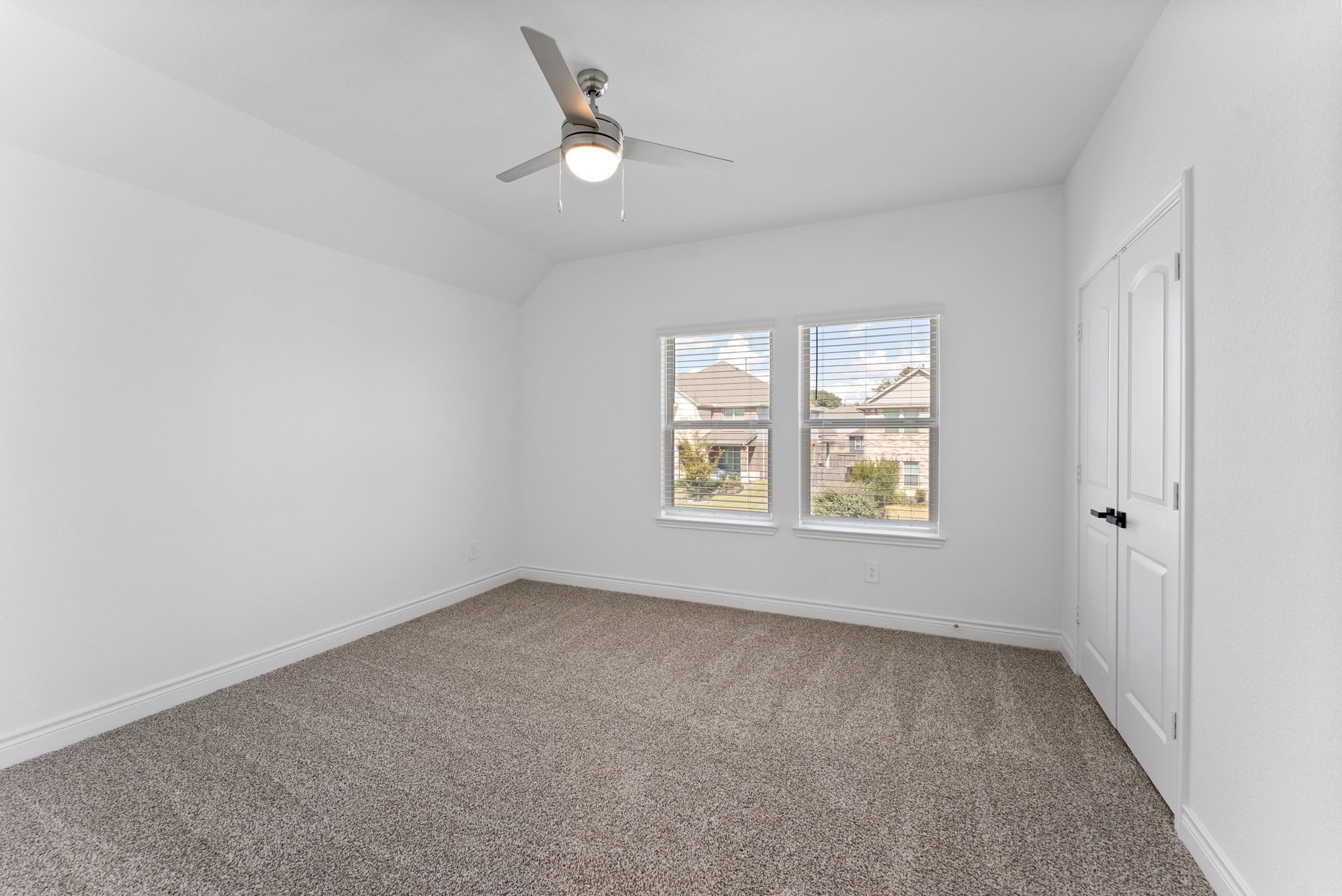 20151 Clear Rdg Lane Montgomery, TX 77316 - Photo 30 of 39 an empty room with windows