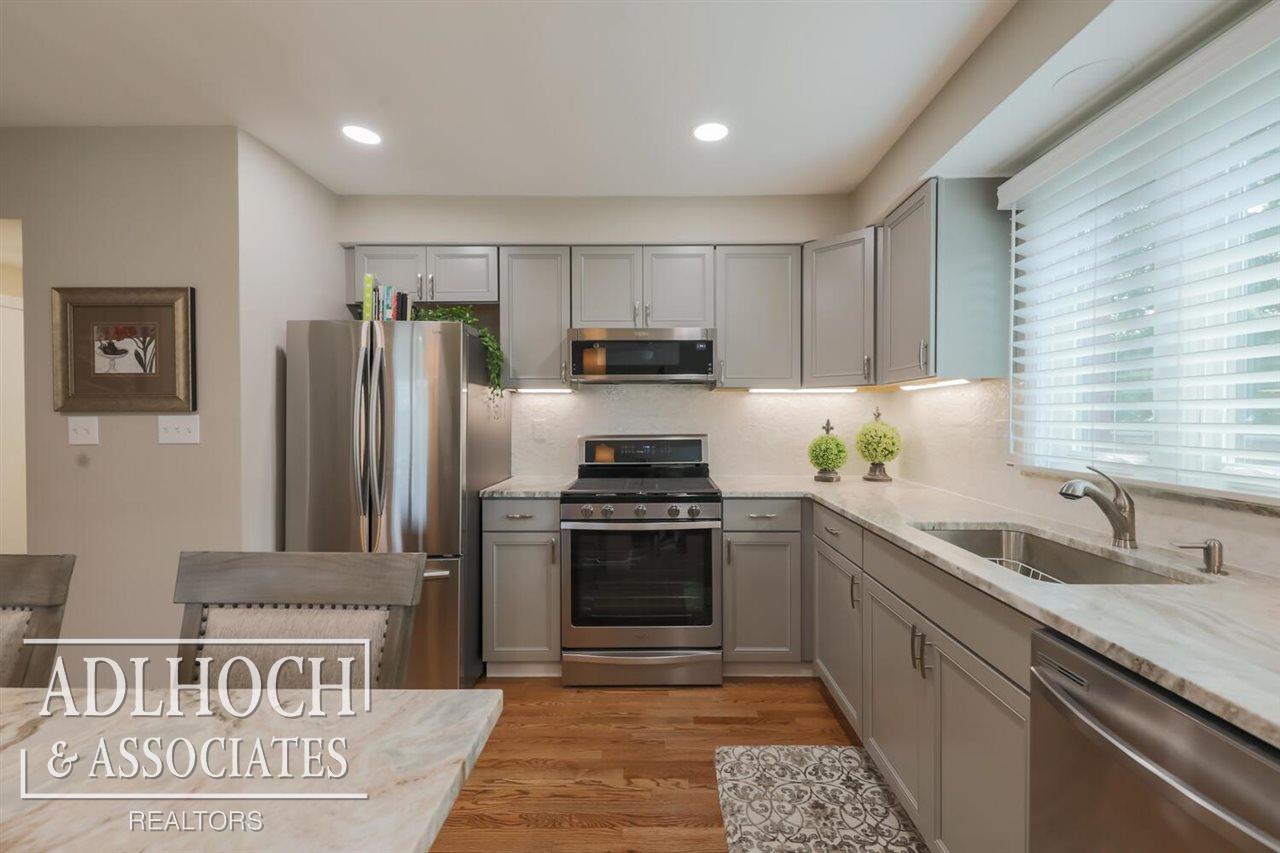 1700 Vernier Road Grosse Pointe, MI 48236 - Photo 13 of 38 50049153-12.JPG