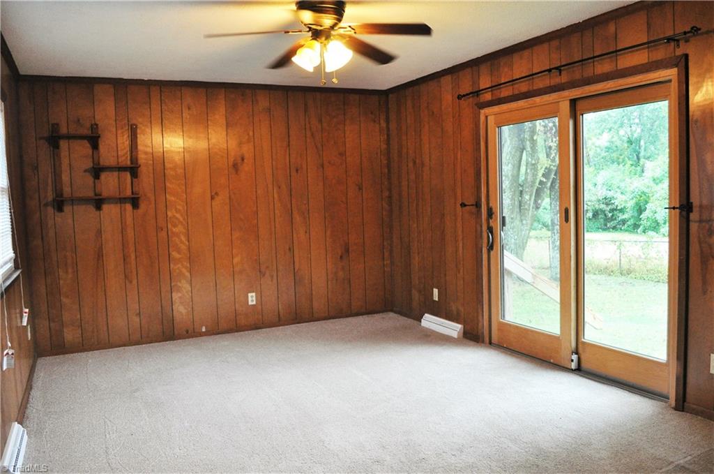 1411 West Meadowview Road Greensboro, NC 27403 - Photo 13 of 18 Living Room