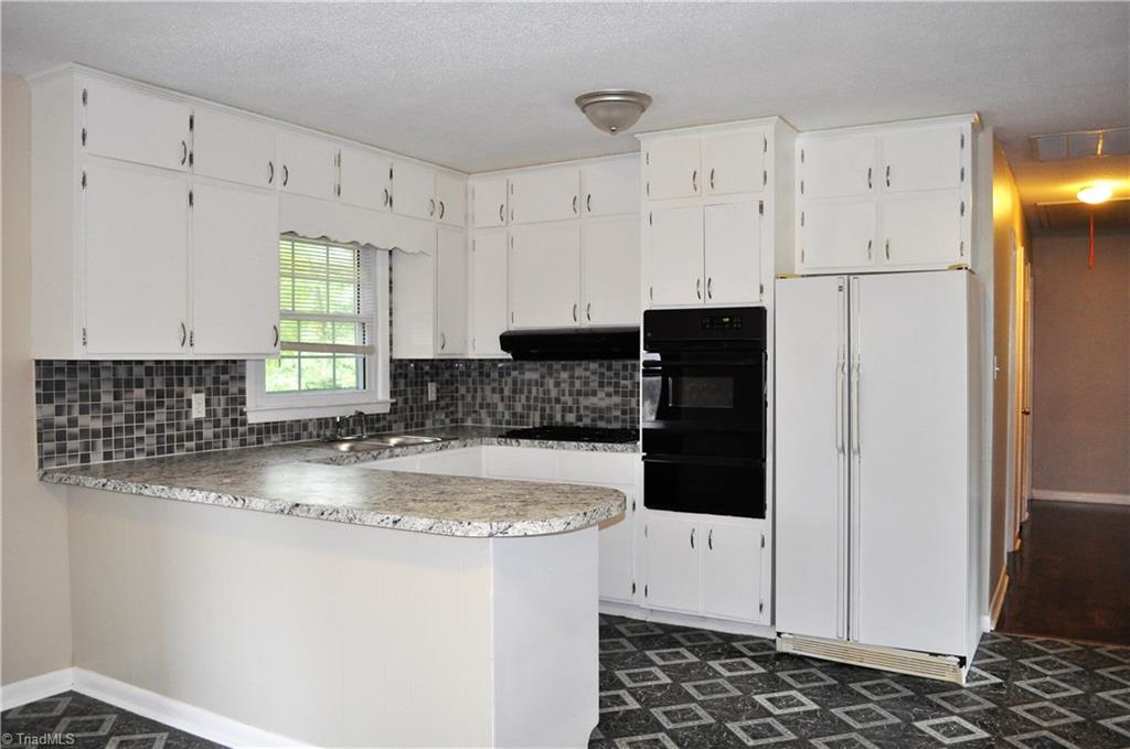 1411 West Meadowview Road Greensboro, NC 27403 - Photo 4 of 18 Kitchen