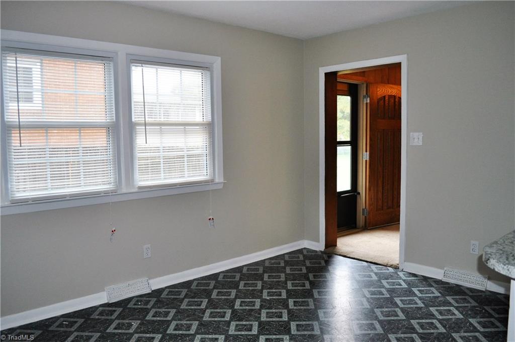 1411 West Meadowview Road Greensboro, NC 27403 - Photo 5 of 18 Breakfast Area